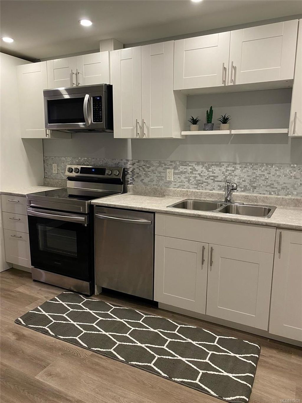 listing image 16042717439385286537