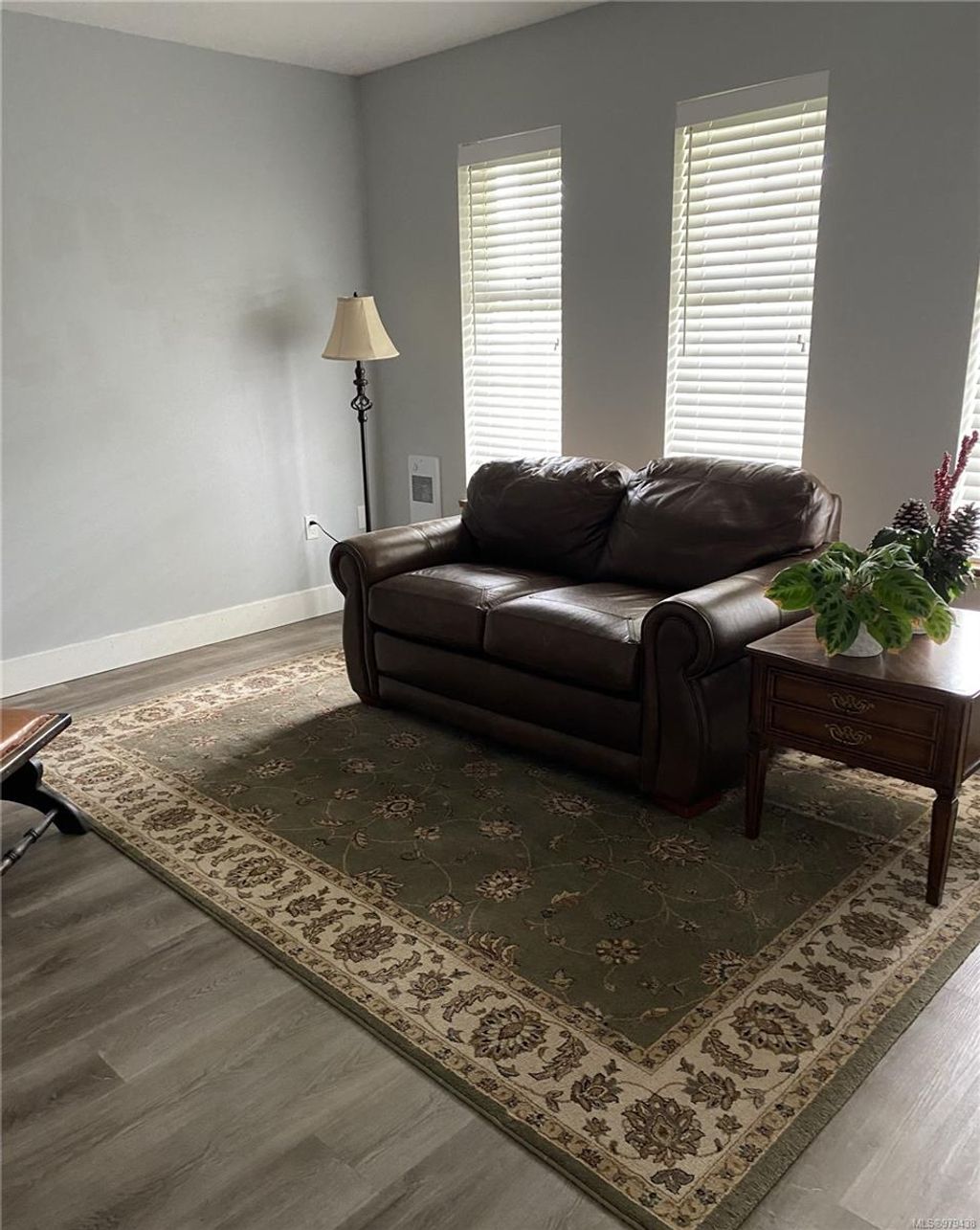 listing image 16045574892937058767