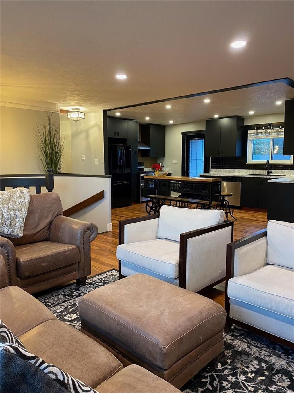 listing image 16042909199790209876