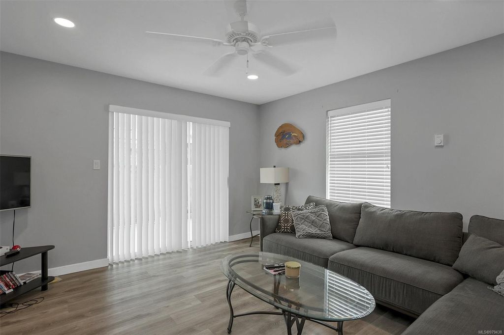 listing image 16040666543543916965