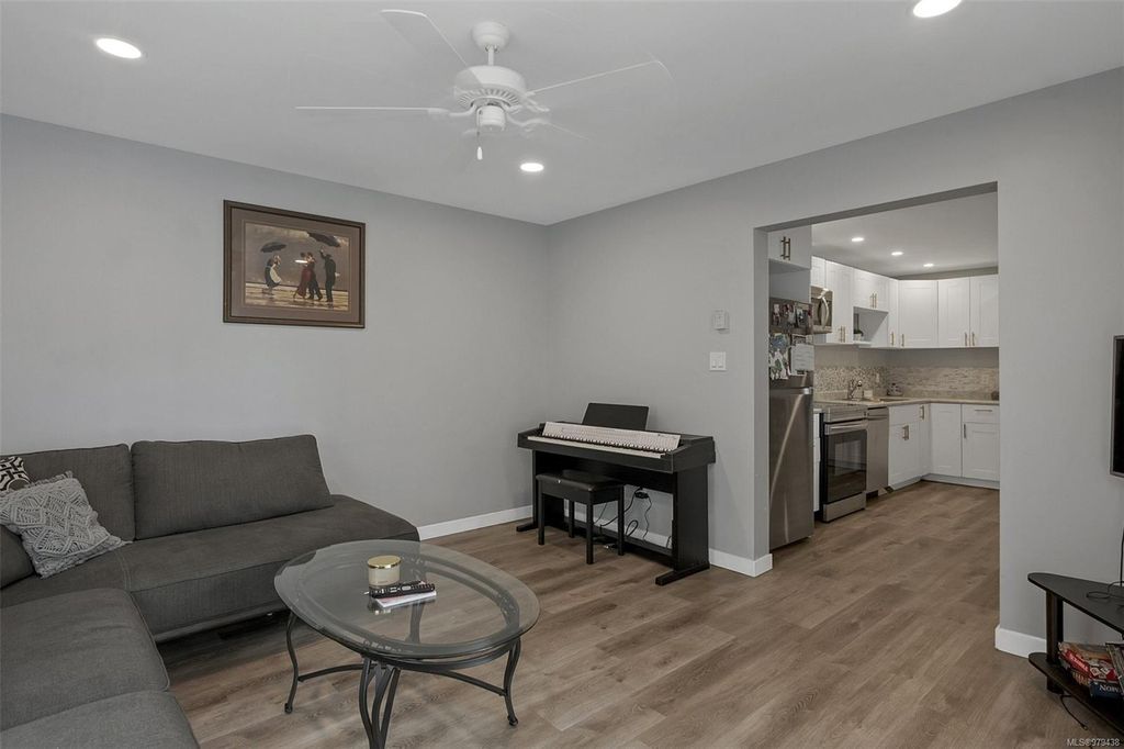 listing image 16040381158304376705