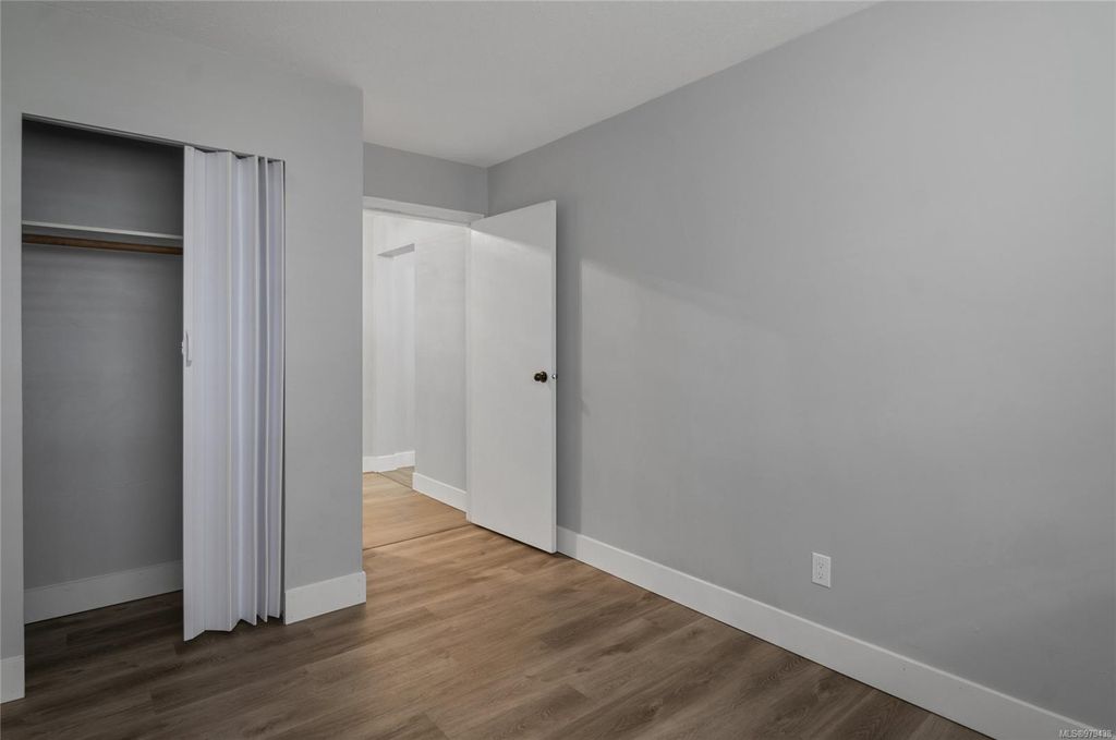 listing image 16044563686321450367