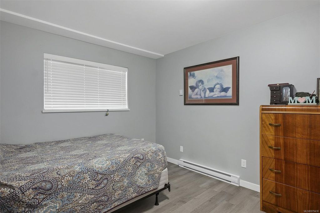 listing image 16047285413936124153