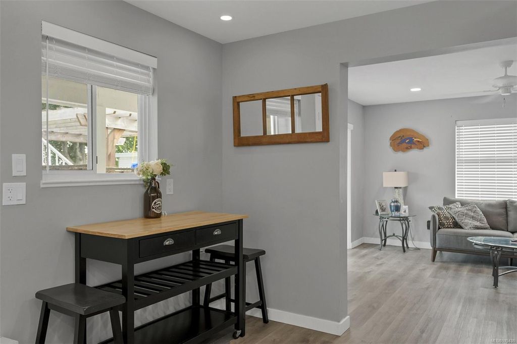 listing image 16048814634978008922