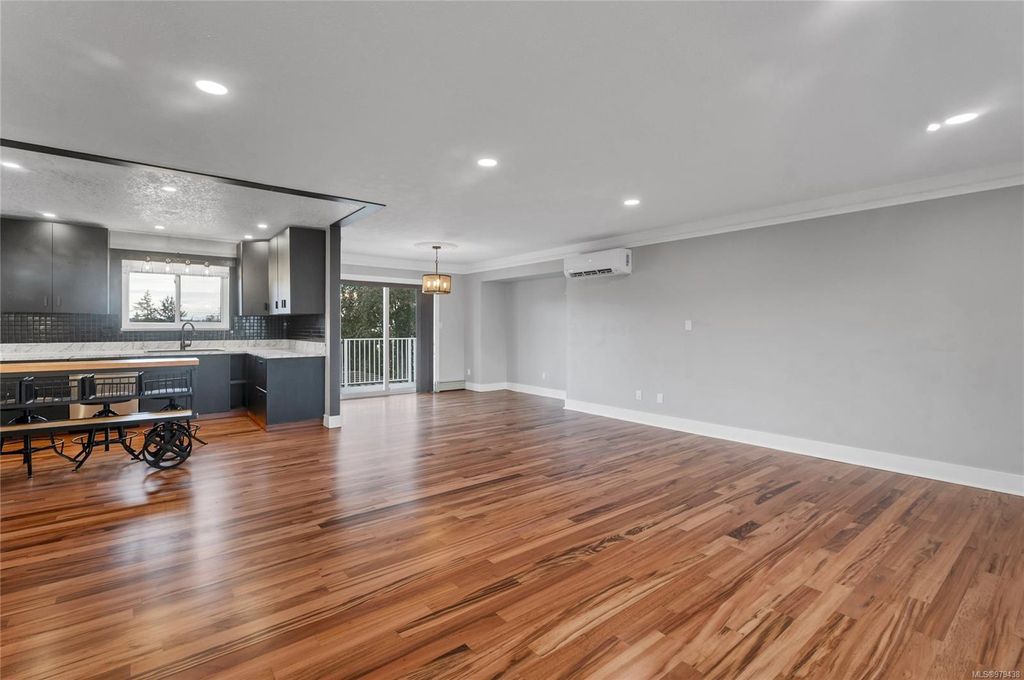 listing image 16044964121166263015