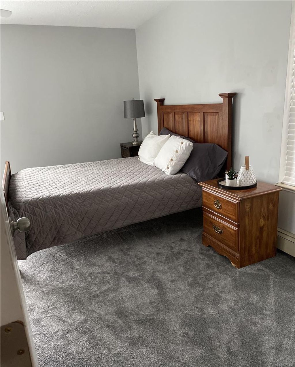 listing image 16049700722940199258