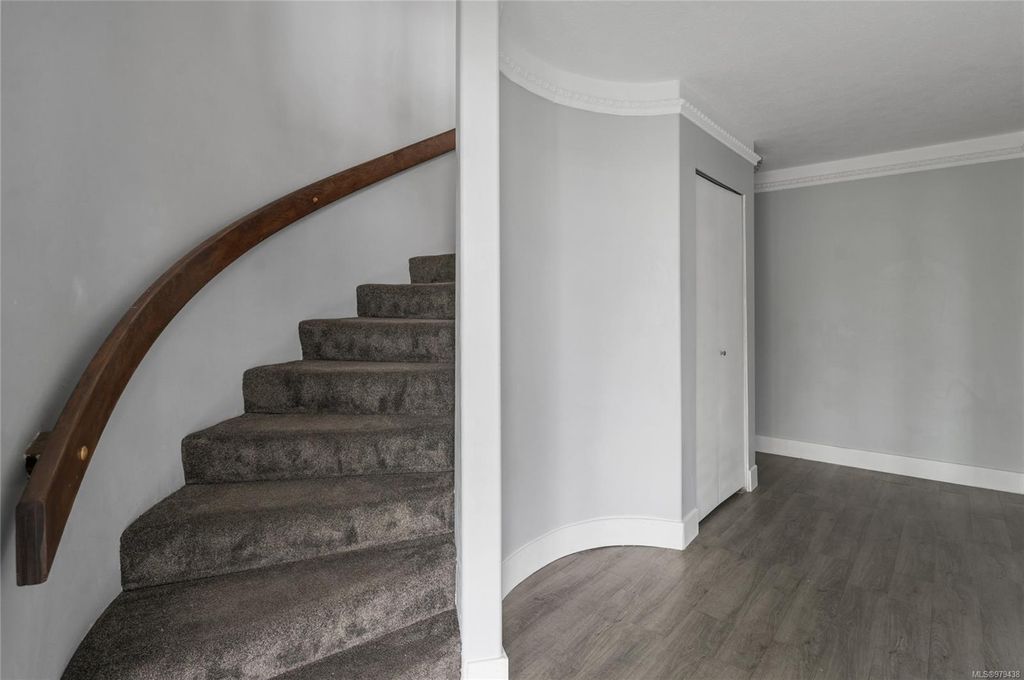 listing image 16044371944264805534