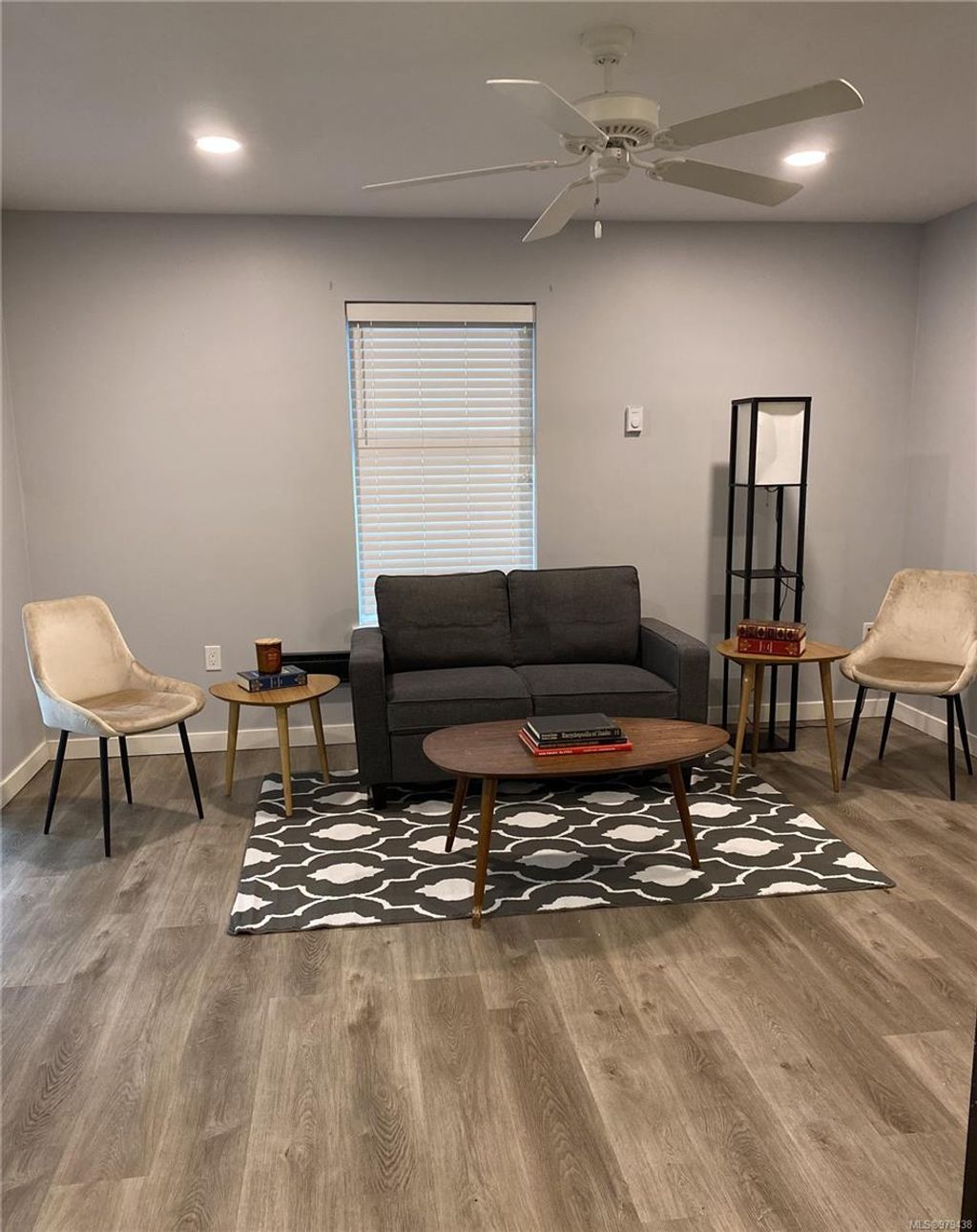 listing image 16044056973756619767