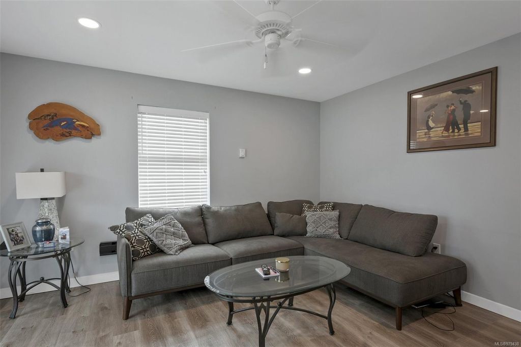 listing image 16044440503923229073