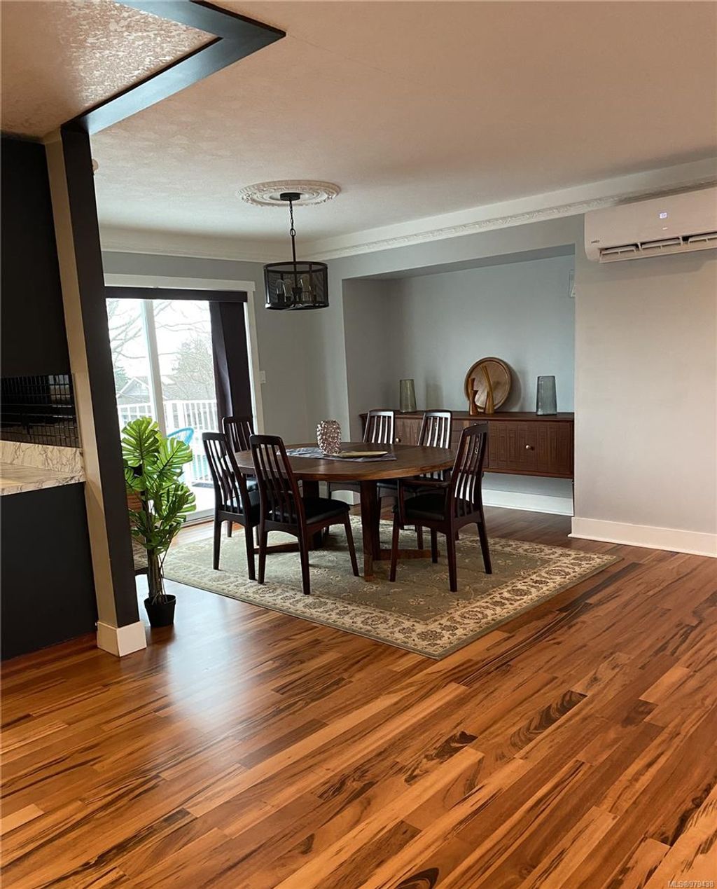 listing image 16042772306051149532