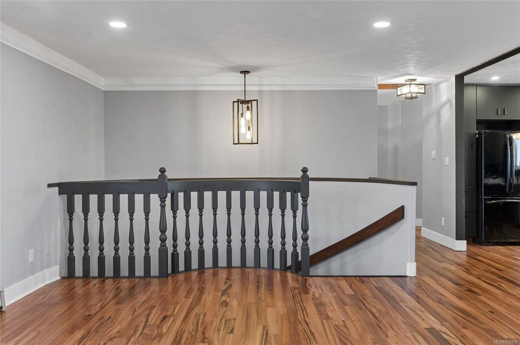 listing image 16049571366799036062
