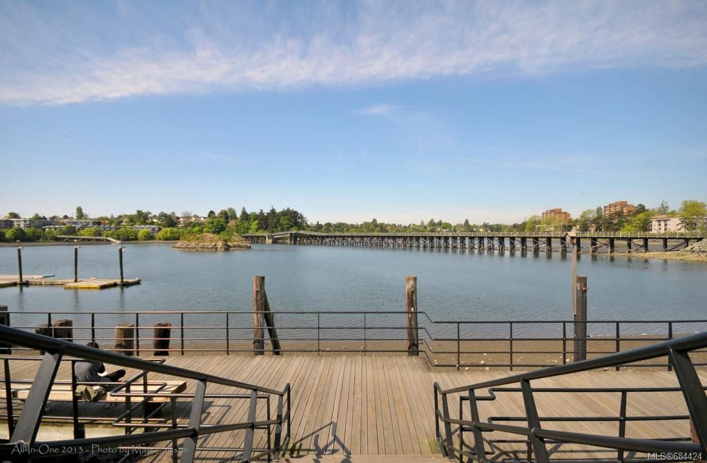 listing image 16042950793081470262