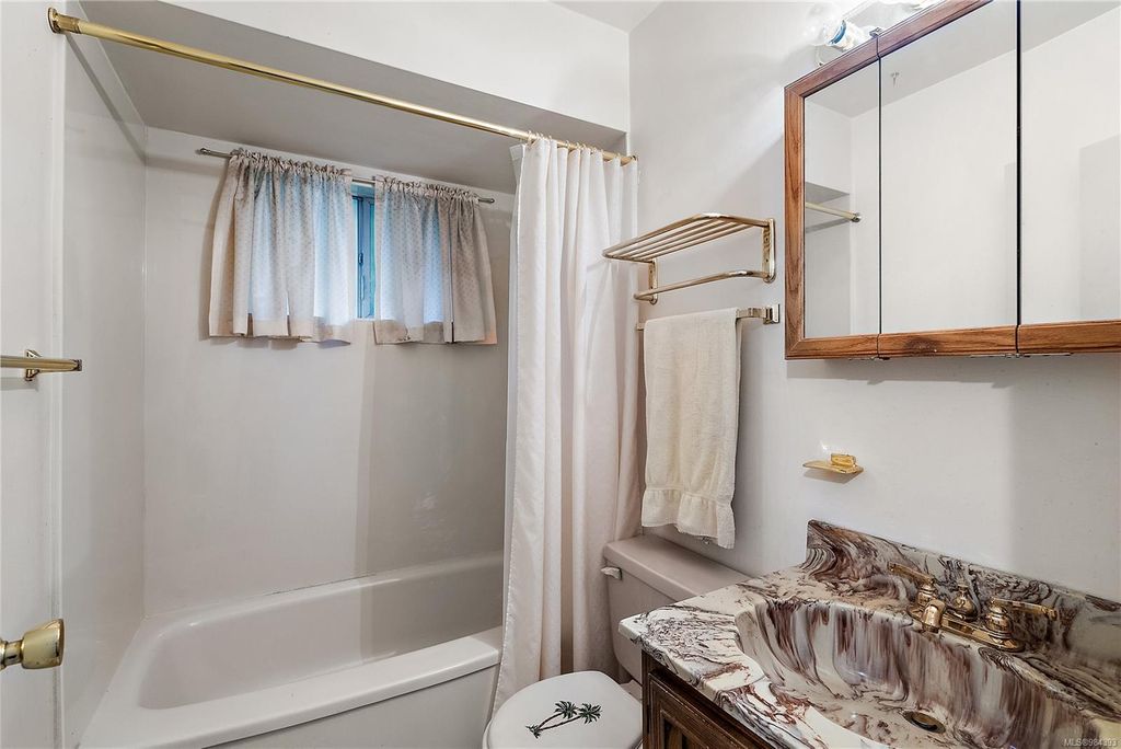 listing image 16046917612567490502