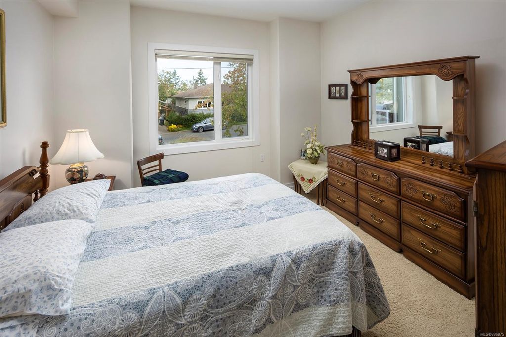 listing image 16048357773809076315