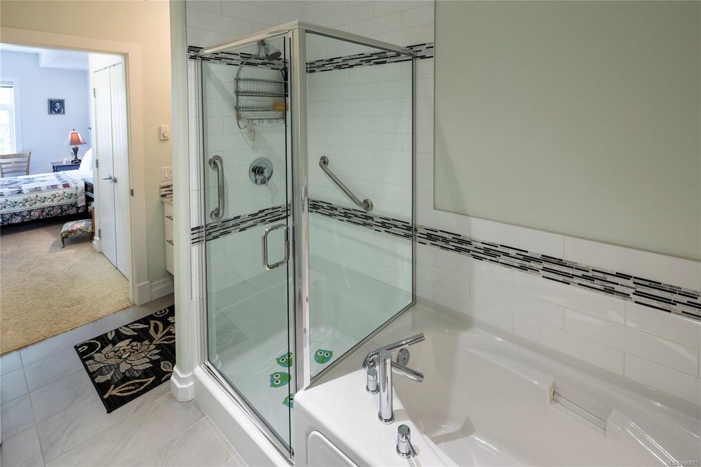 listing image 16048293581302263811