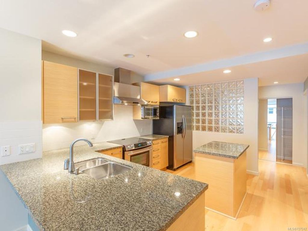 listing image 16043850976175594877