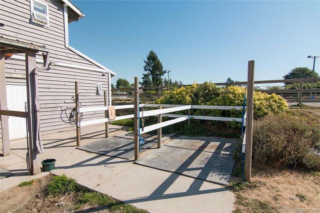 listing image 16048794380108417446