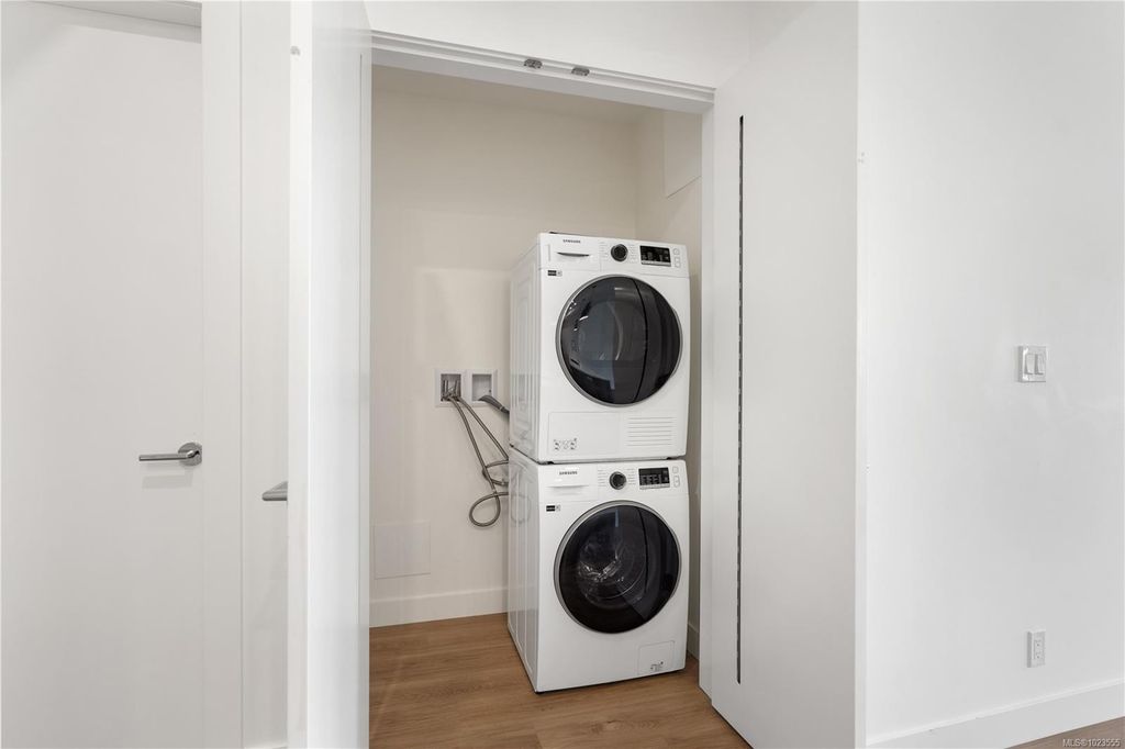 listing image 16046659570510658369