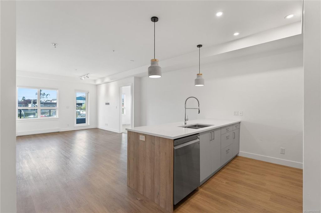 listing image 16049425684637570172