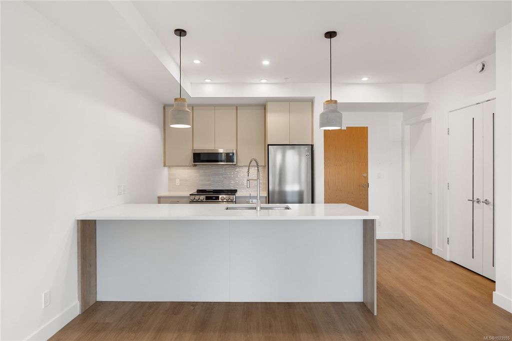 listing image 16046809429501503182