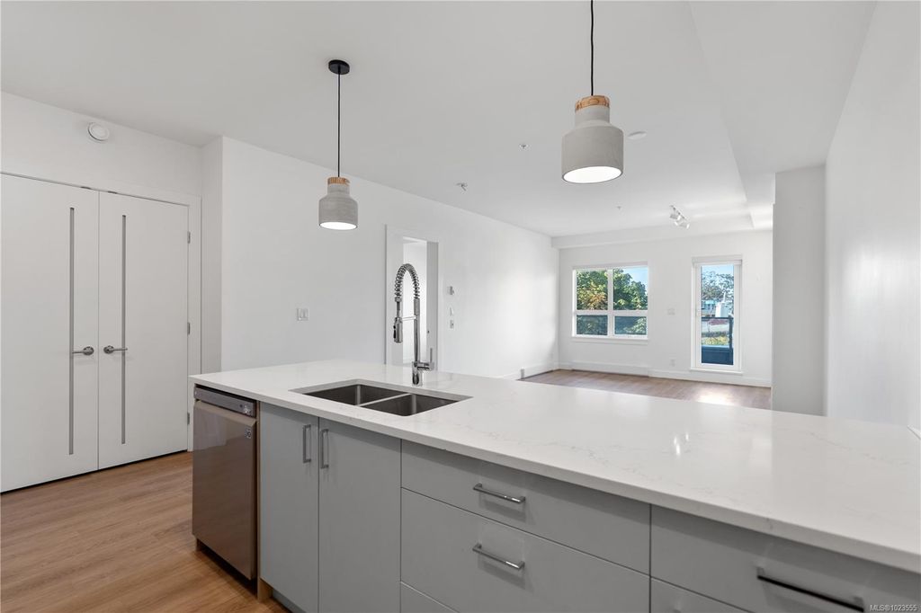 listing image 16044540832065331847