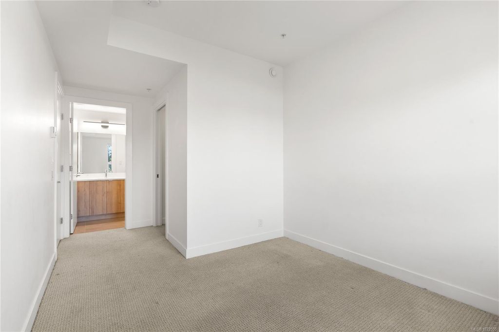 listing image 16040717754802954878