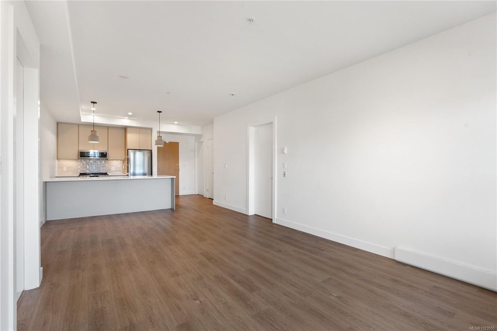 listing image 16048374915559502326