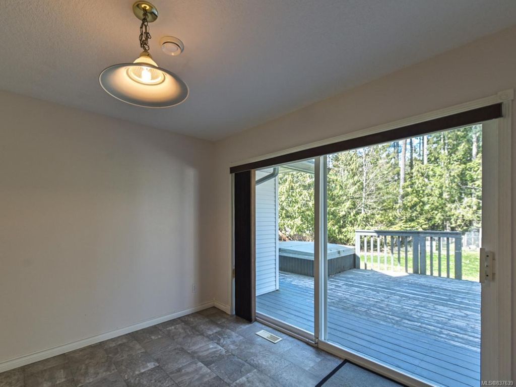 listing image 16047930833498625985