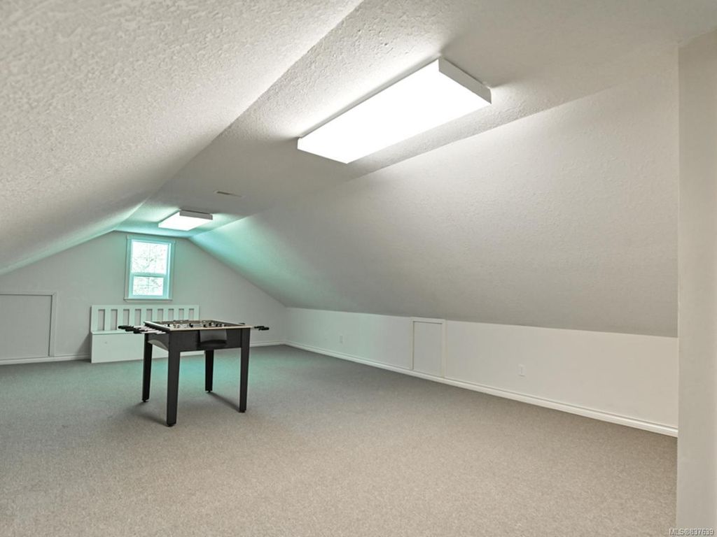 listing image 16044239581398160202