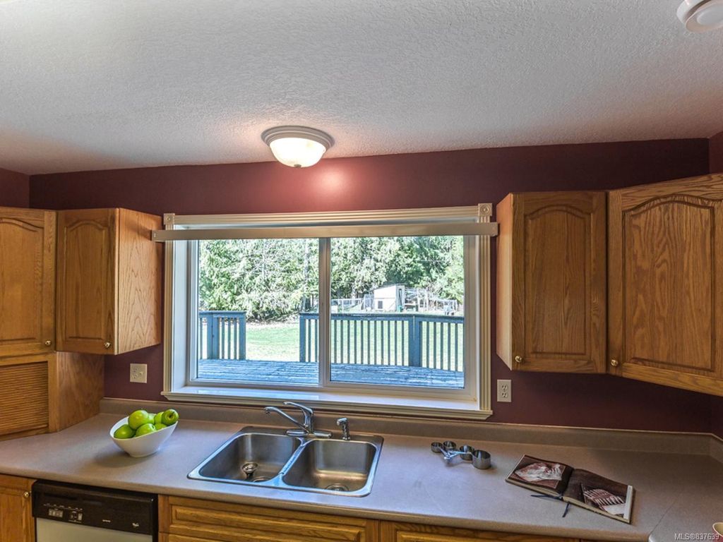 listing image 16045006143073857506