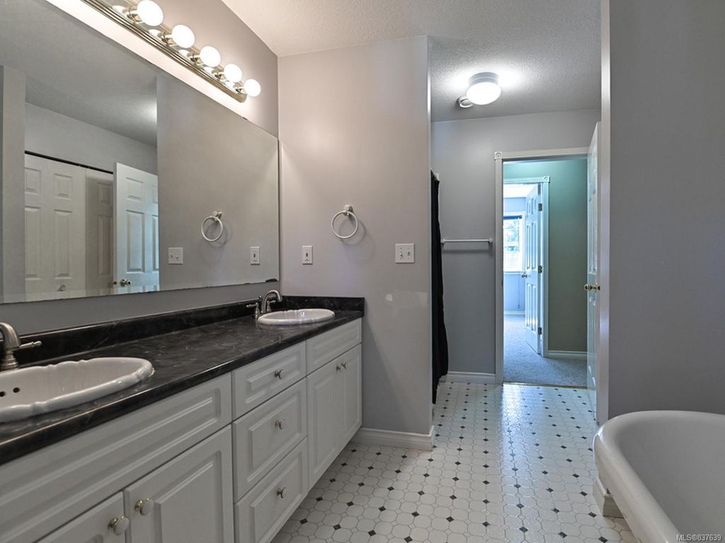 listing image 16049238429071628652