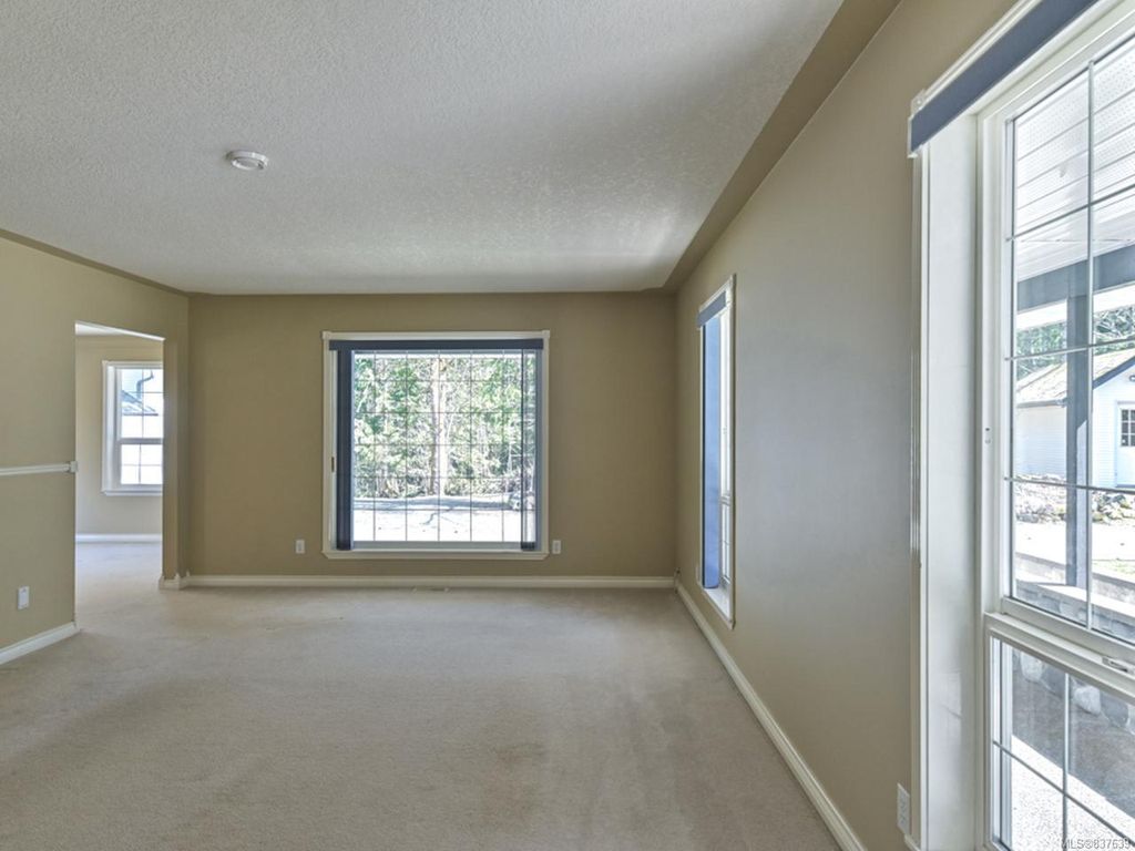 listing image 16041331848283282495