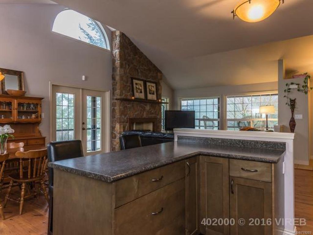 listing image 16043362062192436849