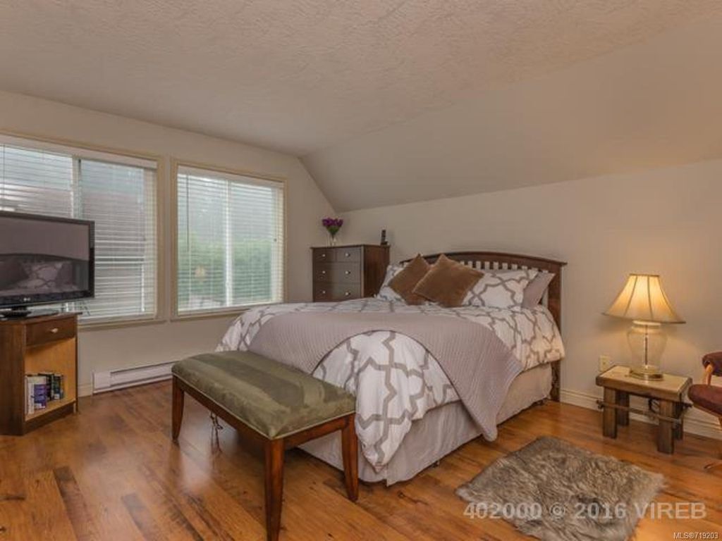 listing image 16049002149459217801