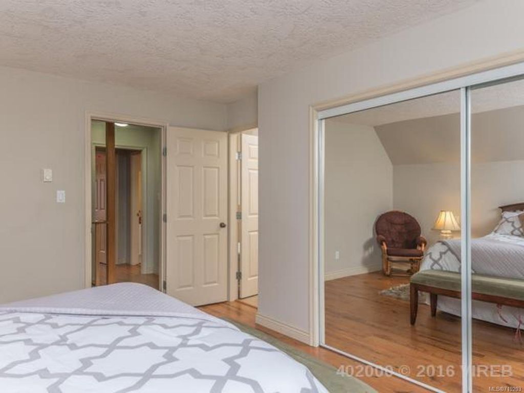 listing image 16042886963164402927