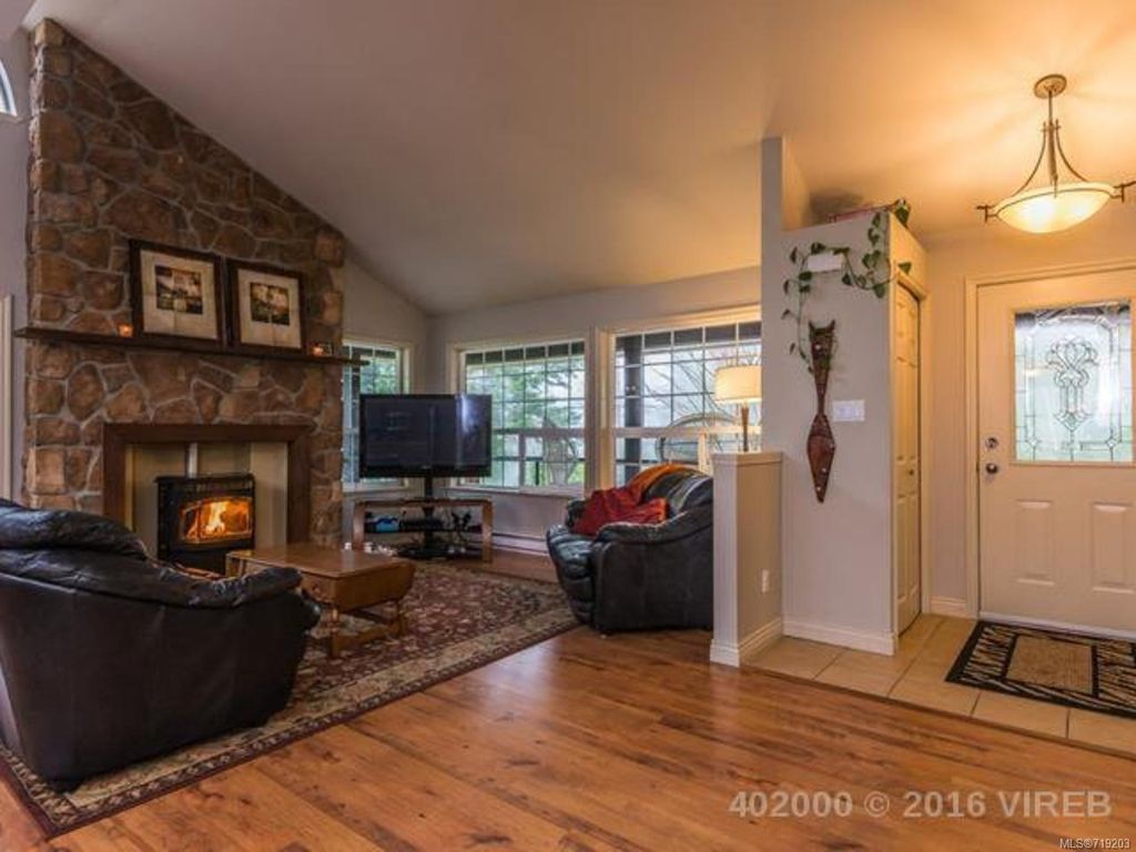 listing image 16049982817394721434