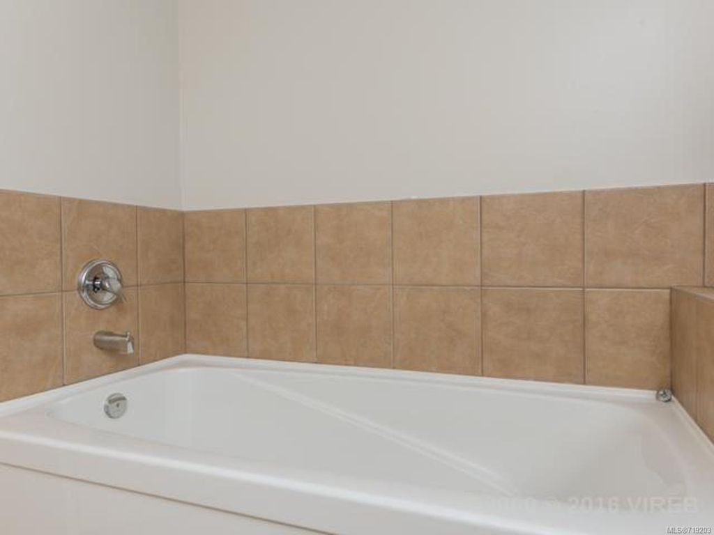 listing image 16044688193472257241