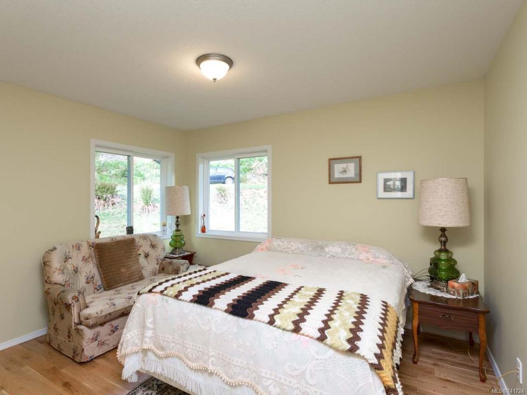 listing image 16048738044809903127