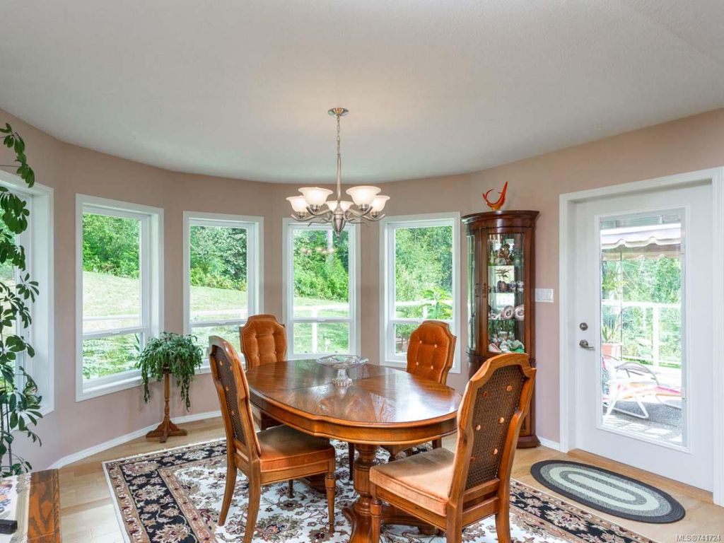 listing image 16041511652433849768