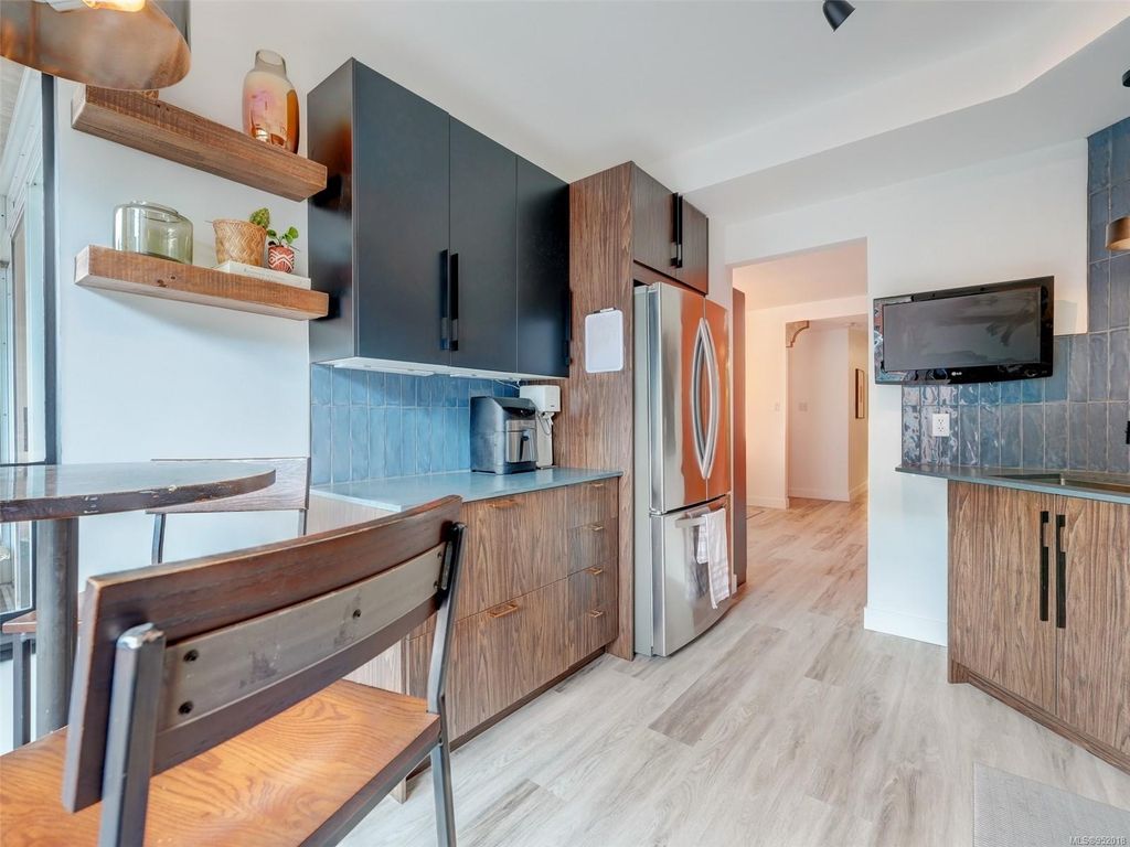 listing image 16041214849423125075