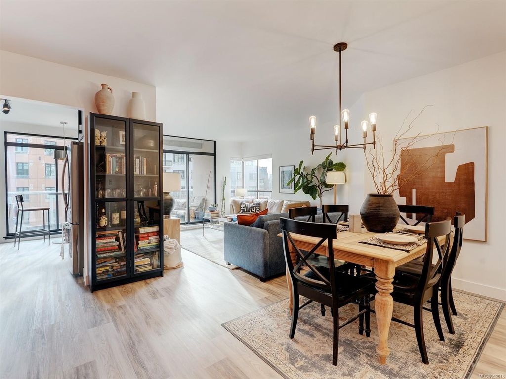 listing image 16047860131320551255