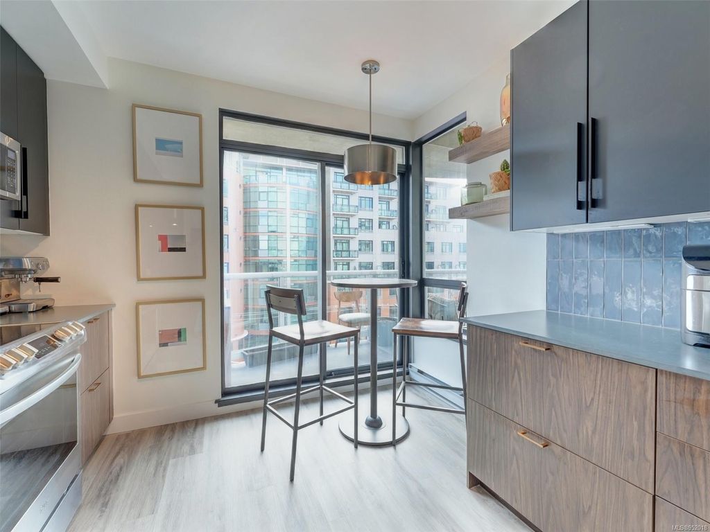listing image 16047334825205377877