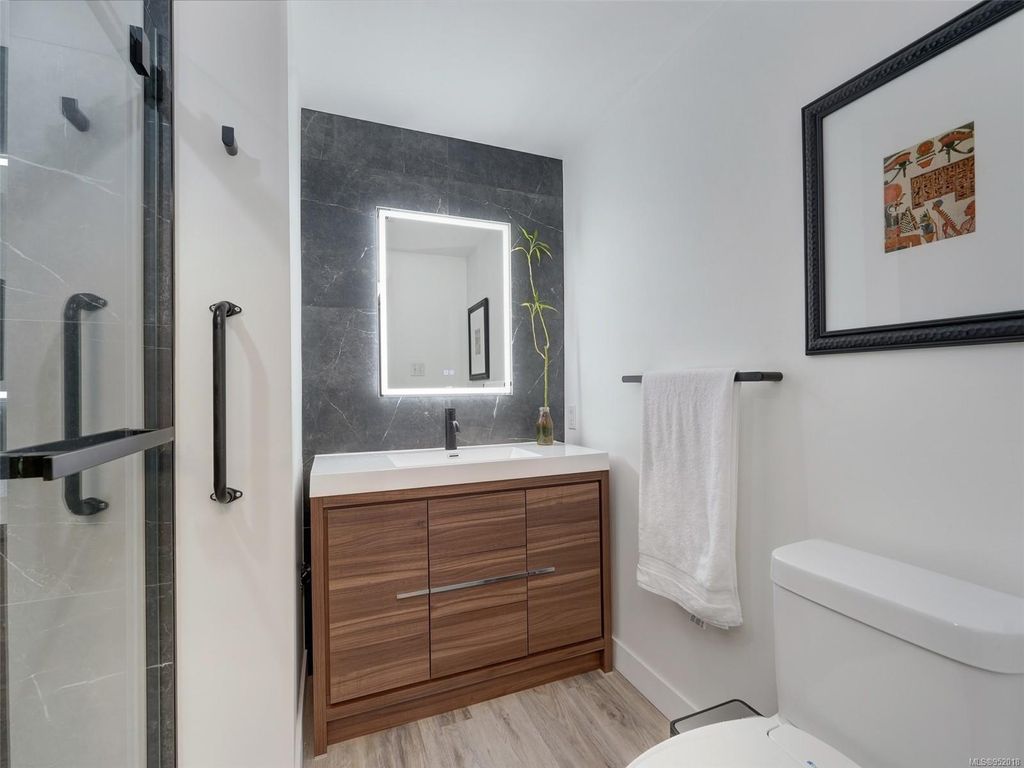 listing image 16049382288732962680