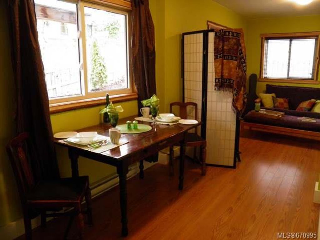 listing image 16041840650941297056