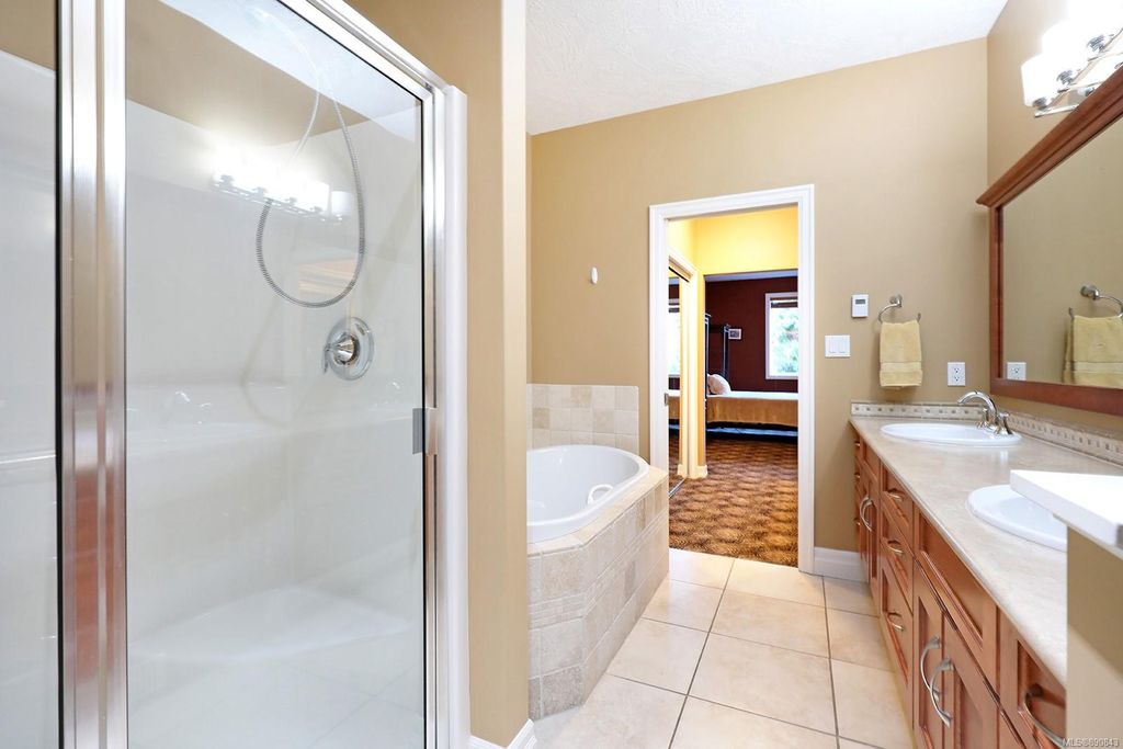 listing image 16042867100926