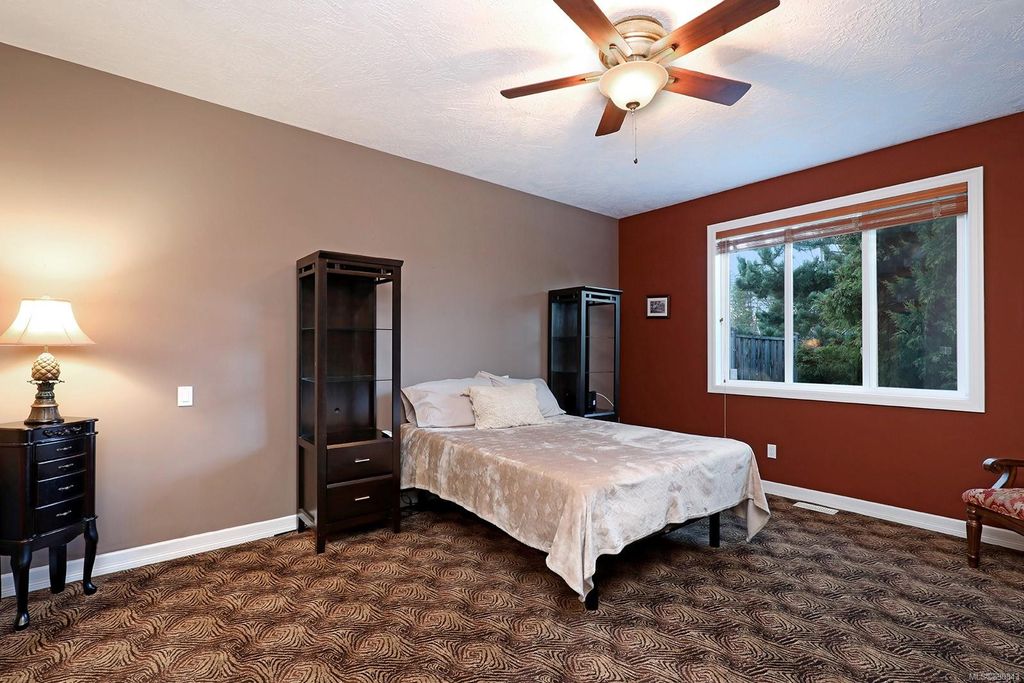 listing image 16044075980512