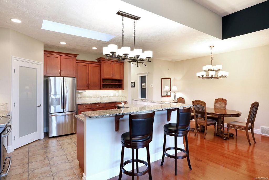 listing image 16041843502549