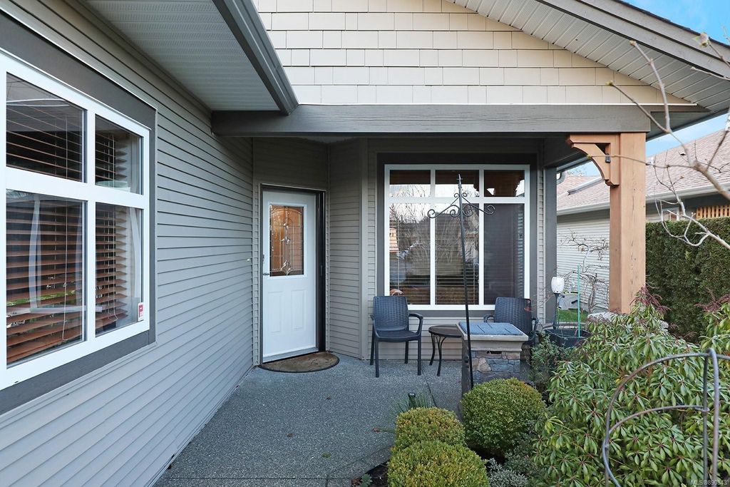 listing image 16042245694455