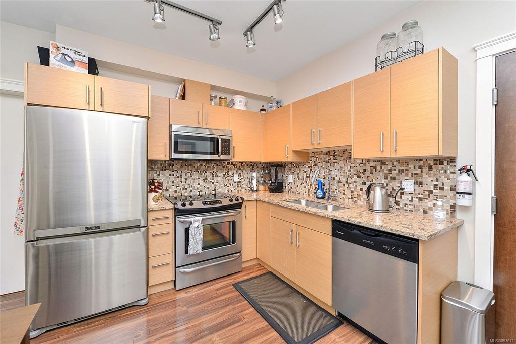 listing image 16043988335444