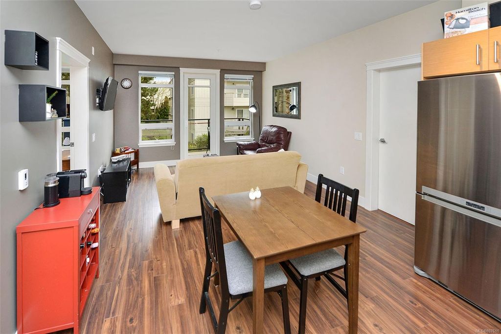 listing image 16041570037608